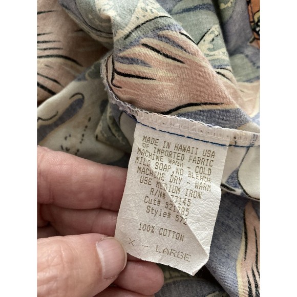 Men's Hilo Hattie Hawaiian Shirt with Birds of Paradise and Hibiscus Flowers XL. - Picture 6 of 6